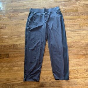 Athleta cropped pants size 6